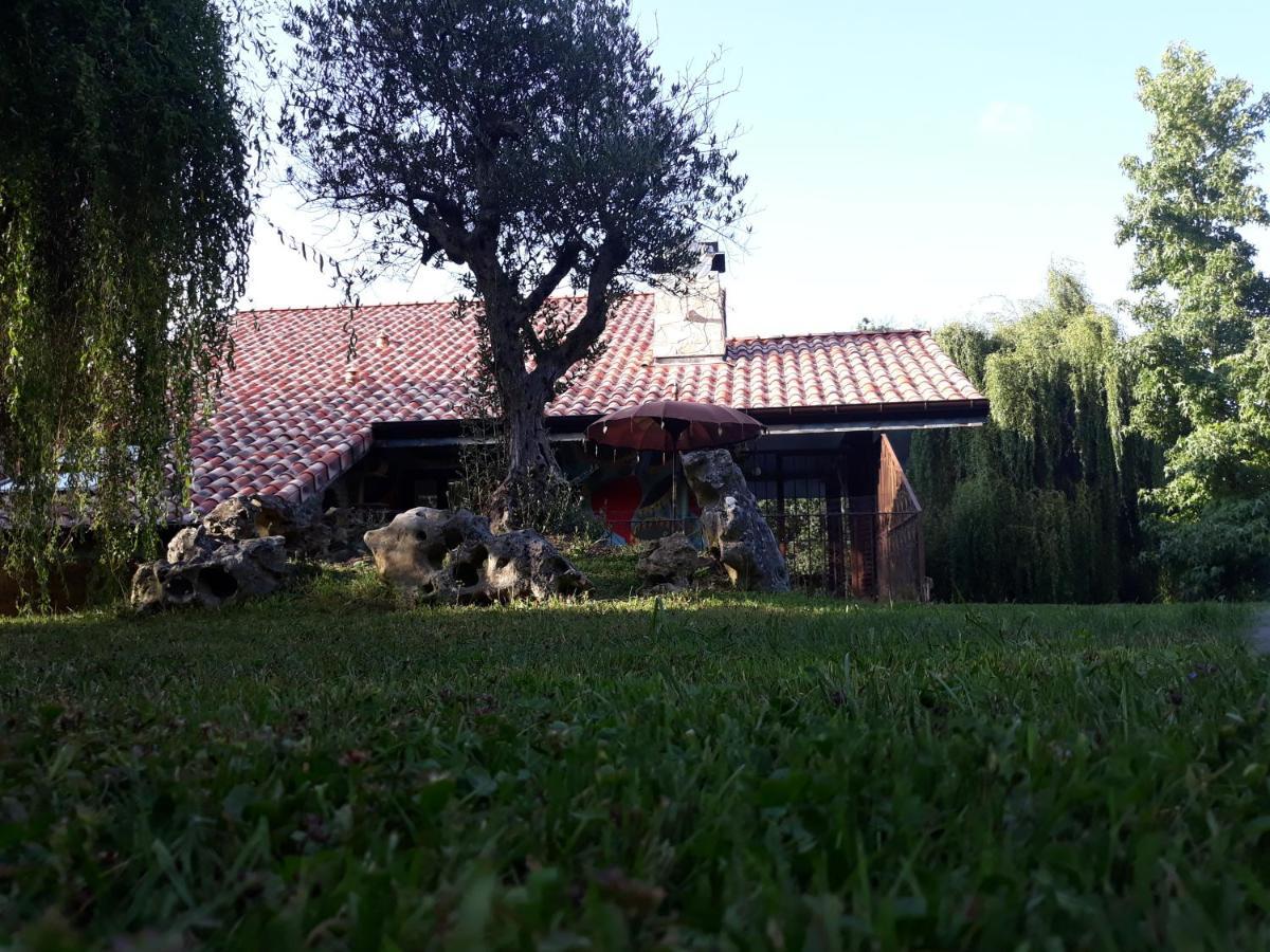 Hugoren Egoitza Zubialde Exterior photo